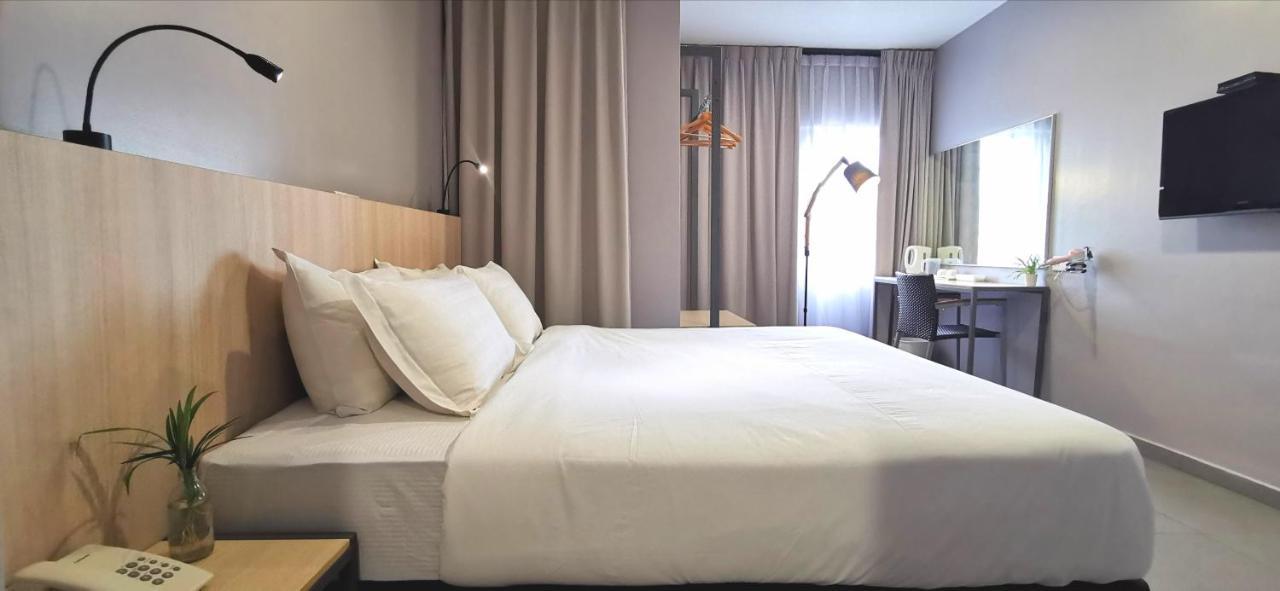 Country Inn Kulai Kültér fotó