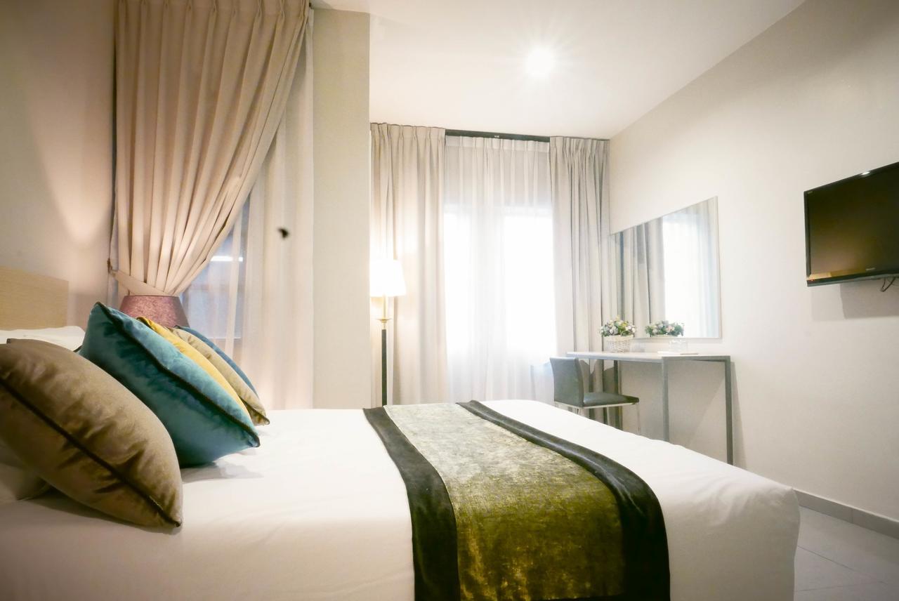 Country Inn Kulai Kültér fotó