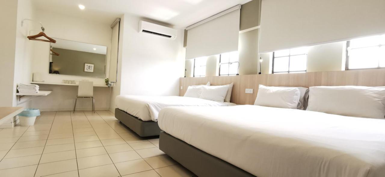 Country Inn Kulai Kültér fotó